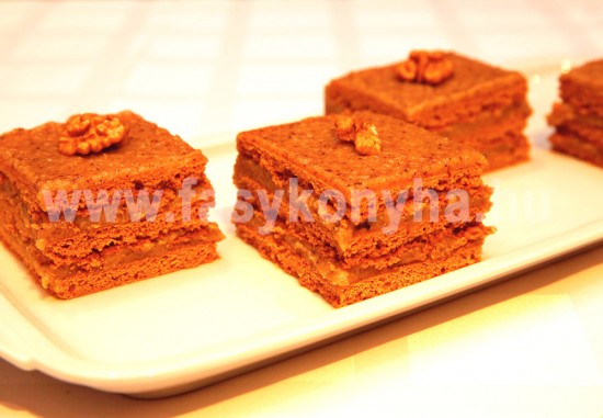 desszert Mézes diós kocka