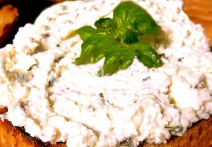 eloetel Bazsalikomos túrókrém pirítóssal