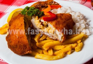 foetel Almával baconnel és sajttal töltött rántott afrikai harcsa