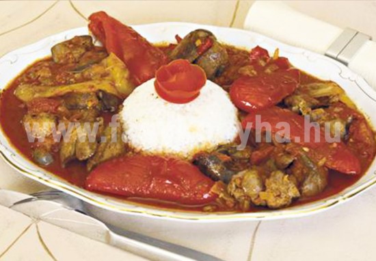 foetel Magyaros csirkemáj párolt rizzsel