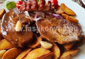 foetel Fokhagymás pecsenye kolozsvári sült szalonnával steak burgonyával