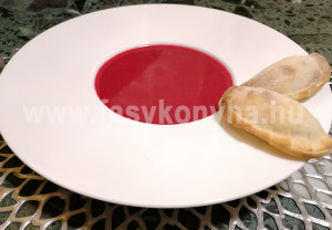 Leves Céklakrémleves libahússal töltött batyuval 