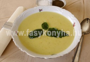 leves Bazsalikomos rizskrémleves