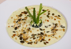 leves Cukkini krémleves pirított magvakkal