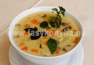 leves Finoman fűszerezett tejszínes borjú raguleves