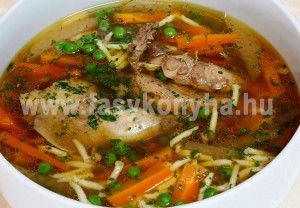 leves Fácánleves húsával zöldségekkel csigatésztával