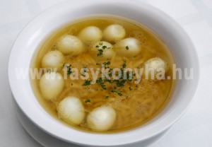 leves Húsleves fürjtojással csigatésztával