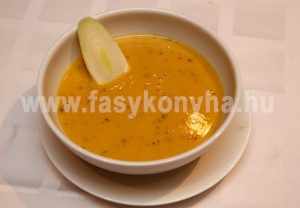 leves Kurkumával fűszerezett póréhagyma krémleves