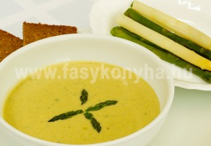 leves Kurkumával fűszerezett spárgakrémleves