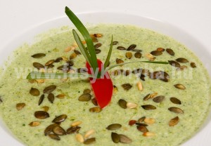 leves Zöldségkrémleves pirított magvakkal