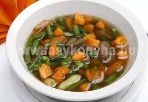 leves Zöldségleves szárnyas belsőségekkel