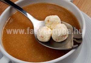 leves Őszibarackkrém leves mini túró gombóccal 